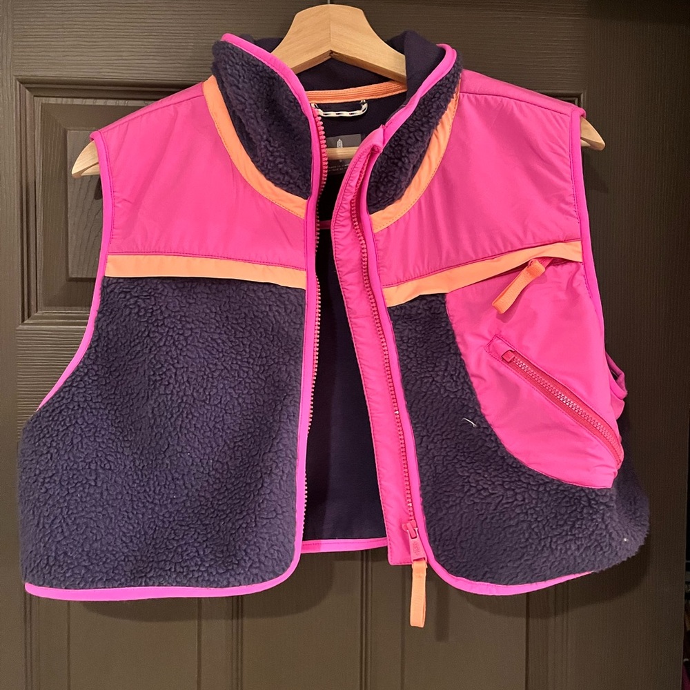 Free people hit the slopes vest!! Size small